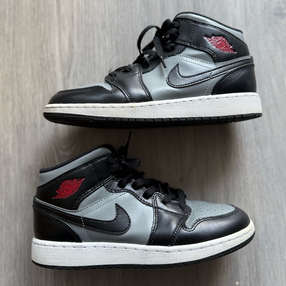 Air Jordan 1 Mid Shadow Red Black Grey GS Size 5.5Y